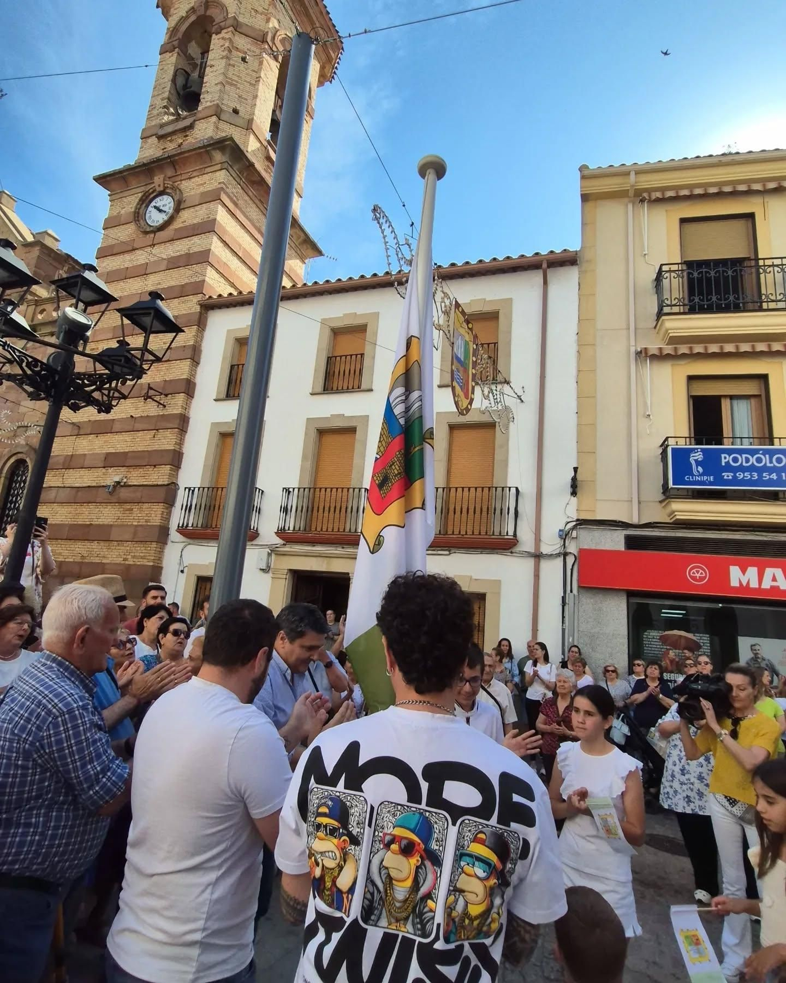 Marmolejo celebra su independencia con la interpretación de su himno, en imágenes