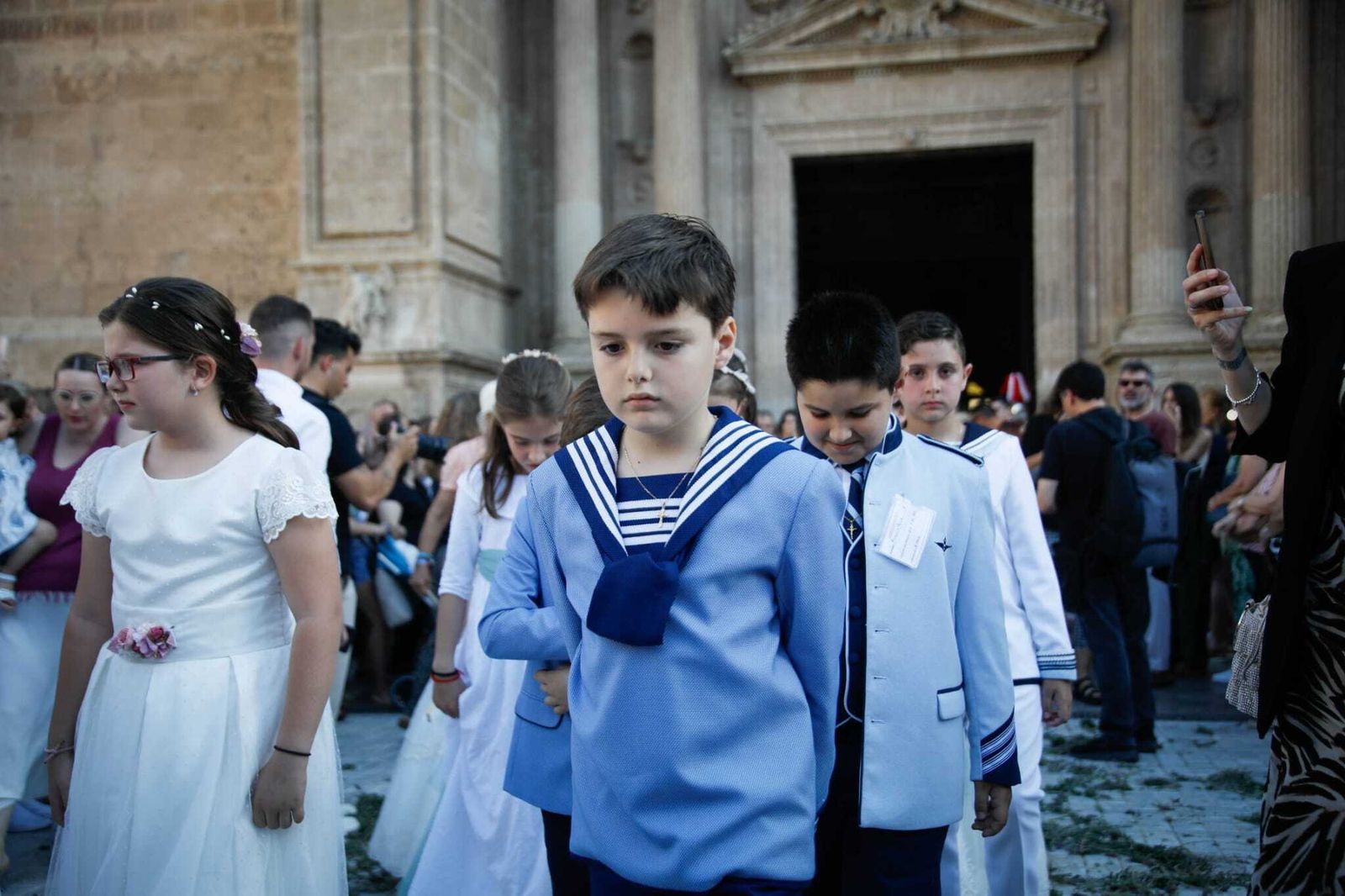 Imágenes de la procesión del Corpus Christi en Almería: así han sido la misa y la posterior marcha por la capital