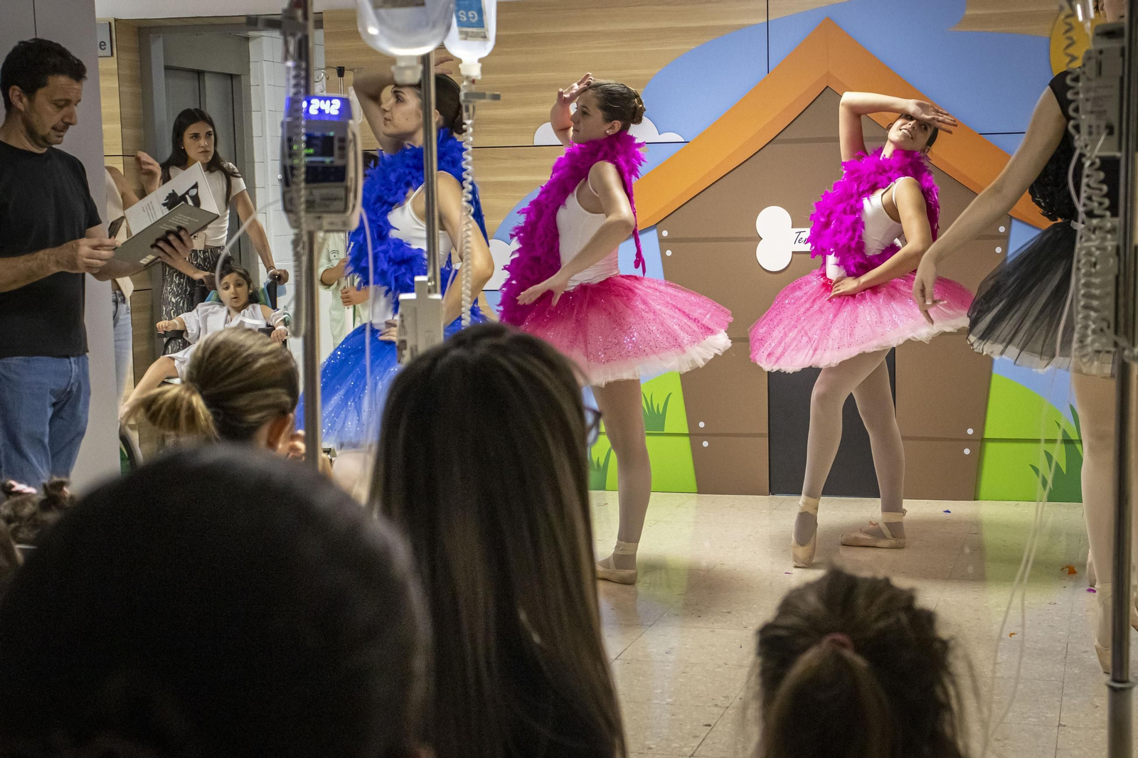 El Materno Infantil de Granada se llena de cuentos y danza de la mano del Fex