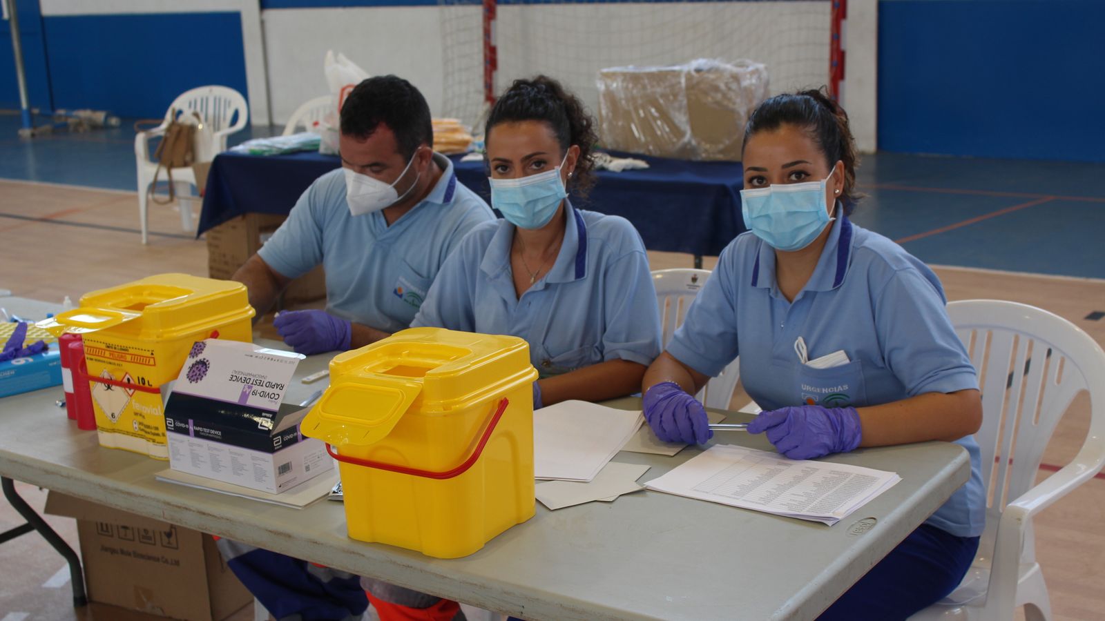 Equipo desplazado desde el Hospital de la Inmaculada para realizar los test.