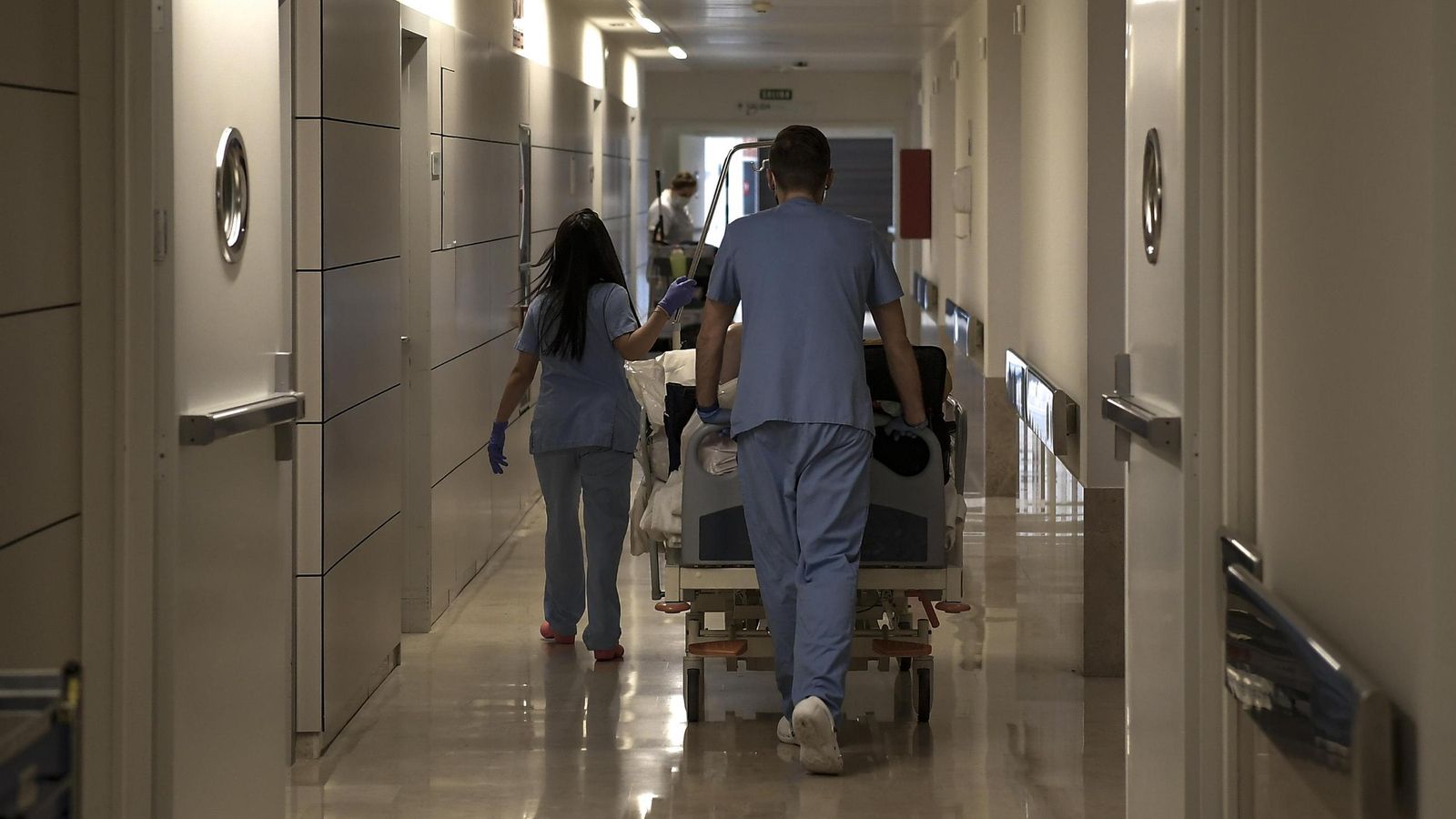 Dos profesionales del Hospital Vithas en una imagen de archivo.