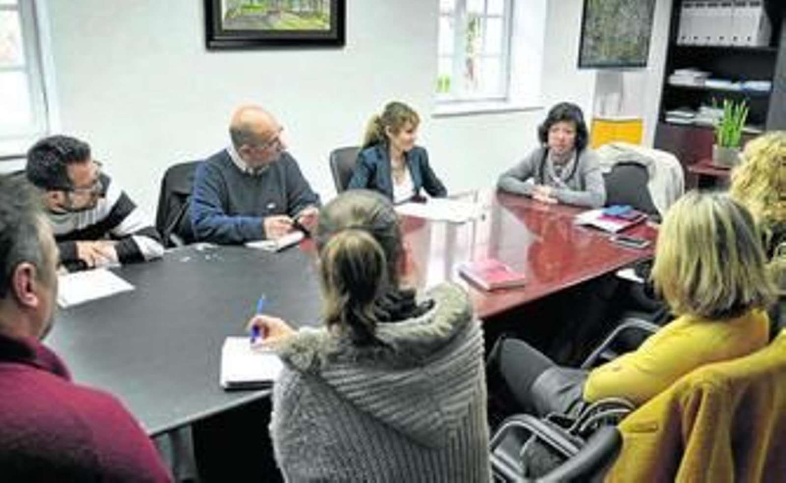 Un momento de la reunión de Carmen Collado con responsables de colectivos sociales.