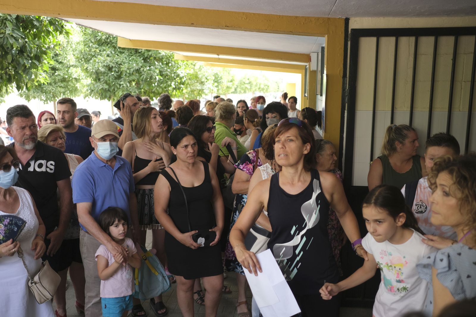 Protesta en el colegio Mediterráneo de Córdoba por los problemas de climatización, en imágenes
