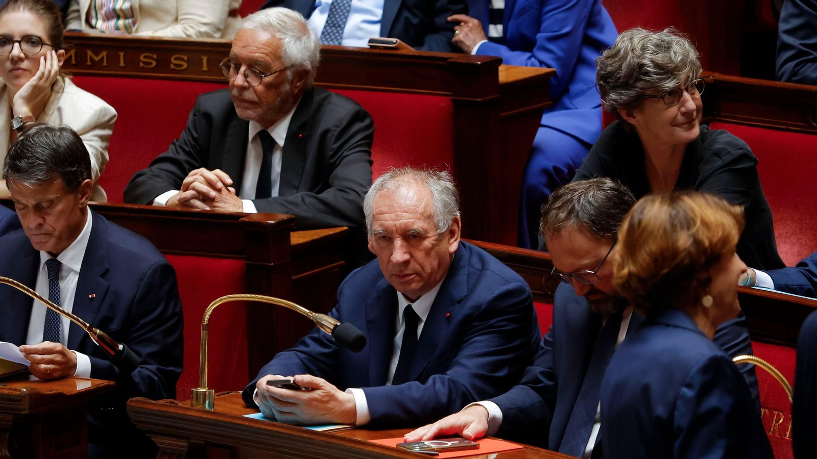 El ex primer ministro francés, François Bayrou, en la Asamblea Nacional antes de perder la moción de confianza.