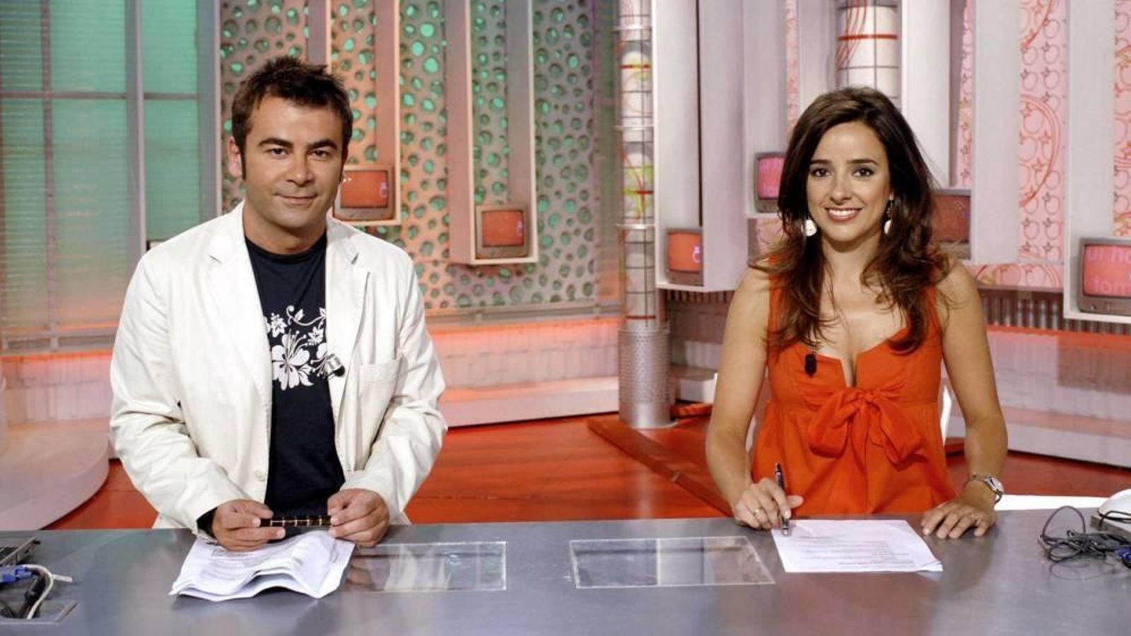 Jorge Javier Vázquez y Carmen Alcayde, presentadores de 'Aquí hay tomate'. Jorge Javier Vázquez y Carmen Alcayde, presentadores de 'Aquí hay tomate'.