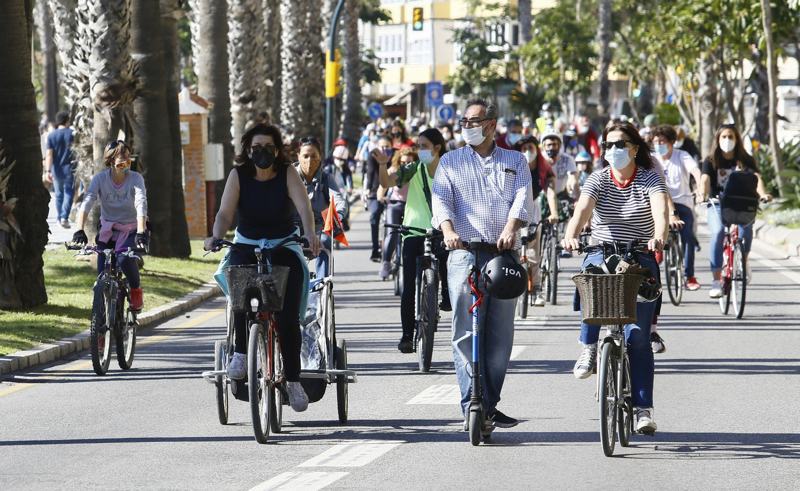Fotos de la marcha de cientos de bicis en Málaga