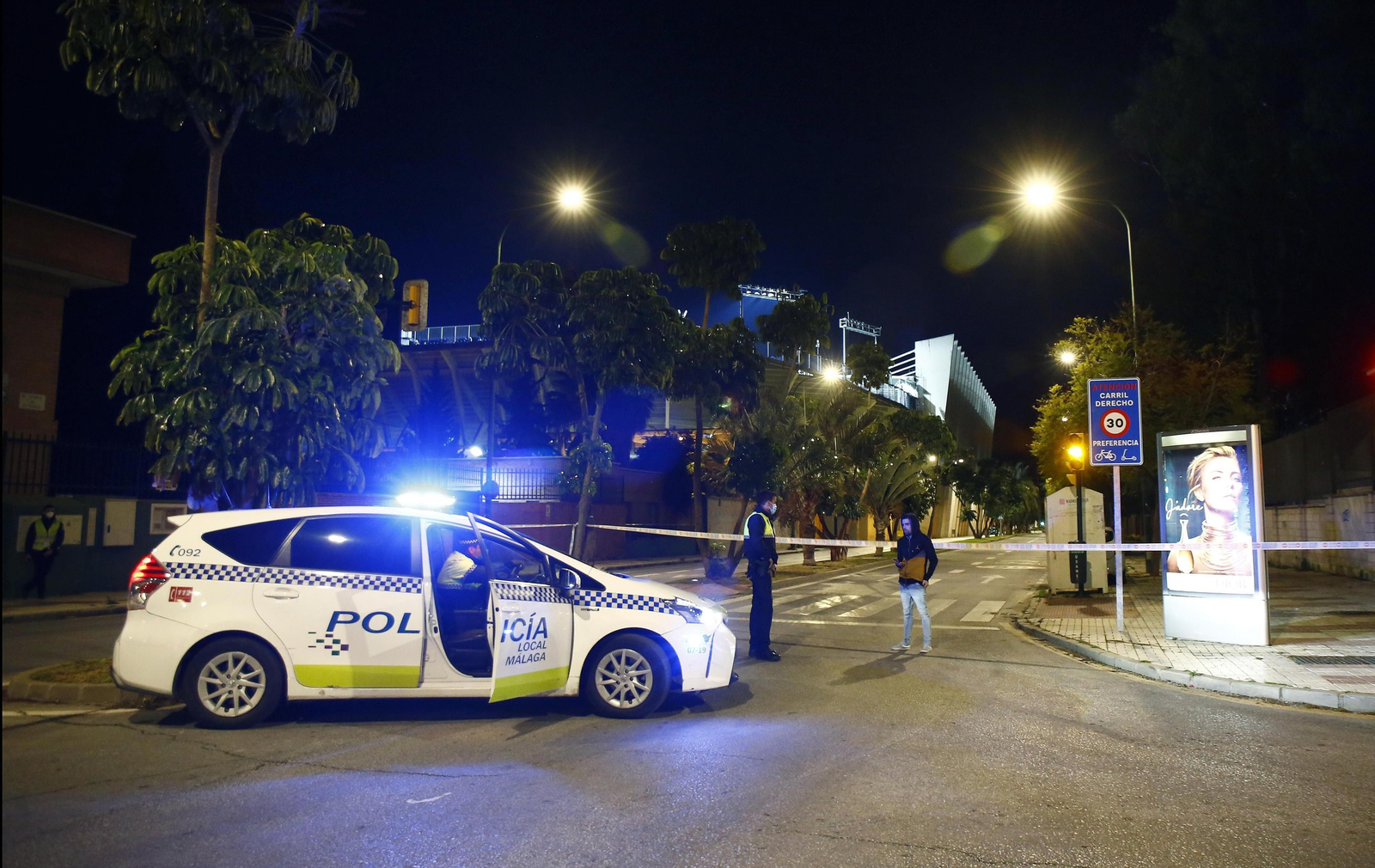 La Policía mantiene acordonadas las inmediaciones del estadio de La Rosaleda.