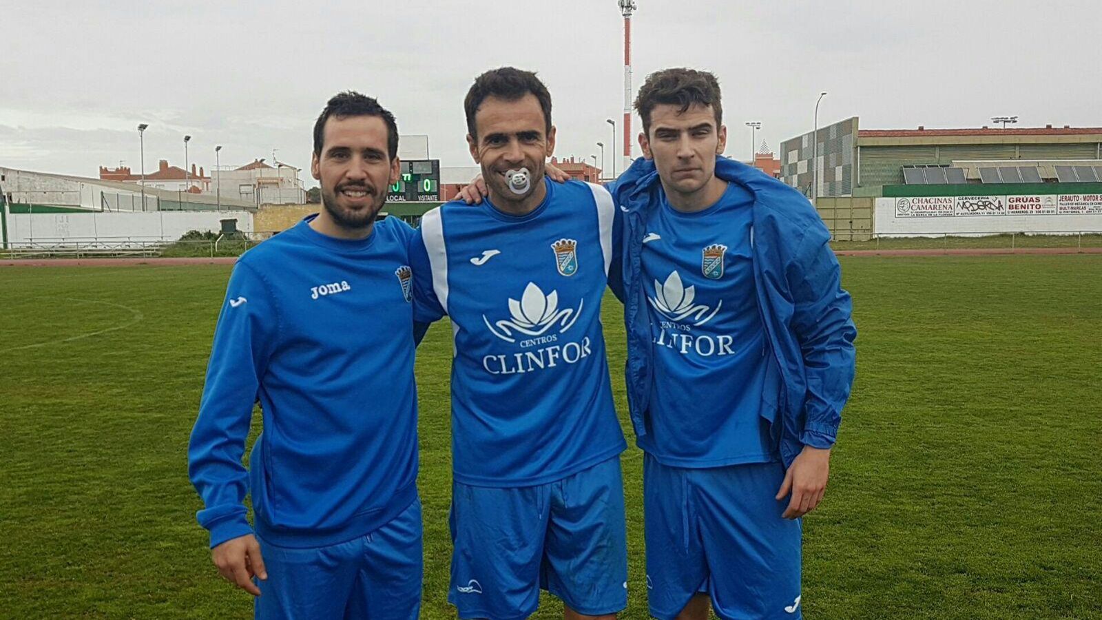Carlitos, Carrión y Alberto Gil, goleadores del 0-3 del XCD al Rota, única victoria en el siglo XXI.