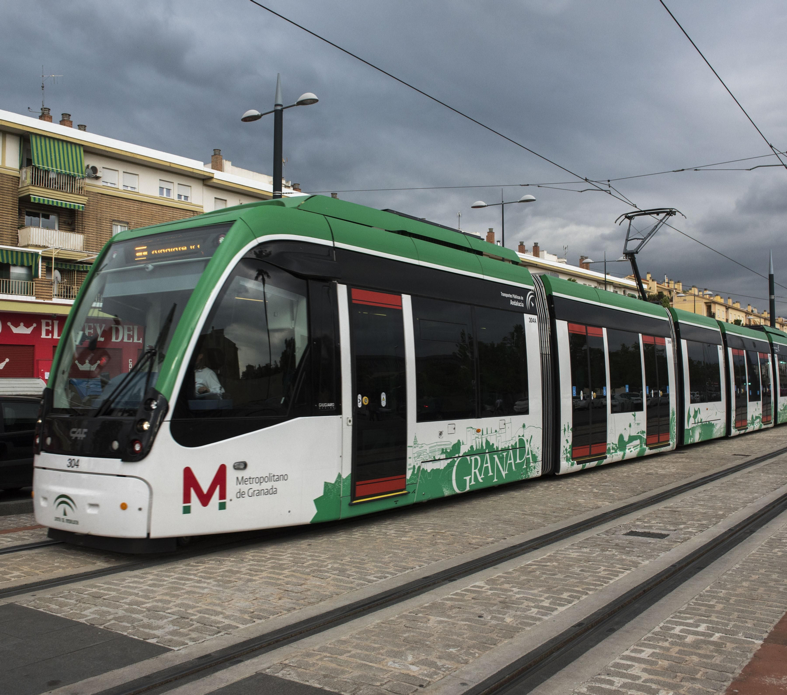 El Metro de Granada a la altura de la Estación de Autobuses, ayer. El Metro de Granada a la altura de la Estación de Autobuses, ayer.