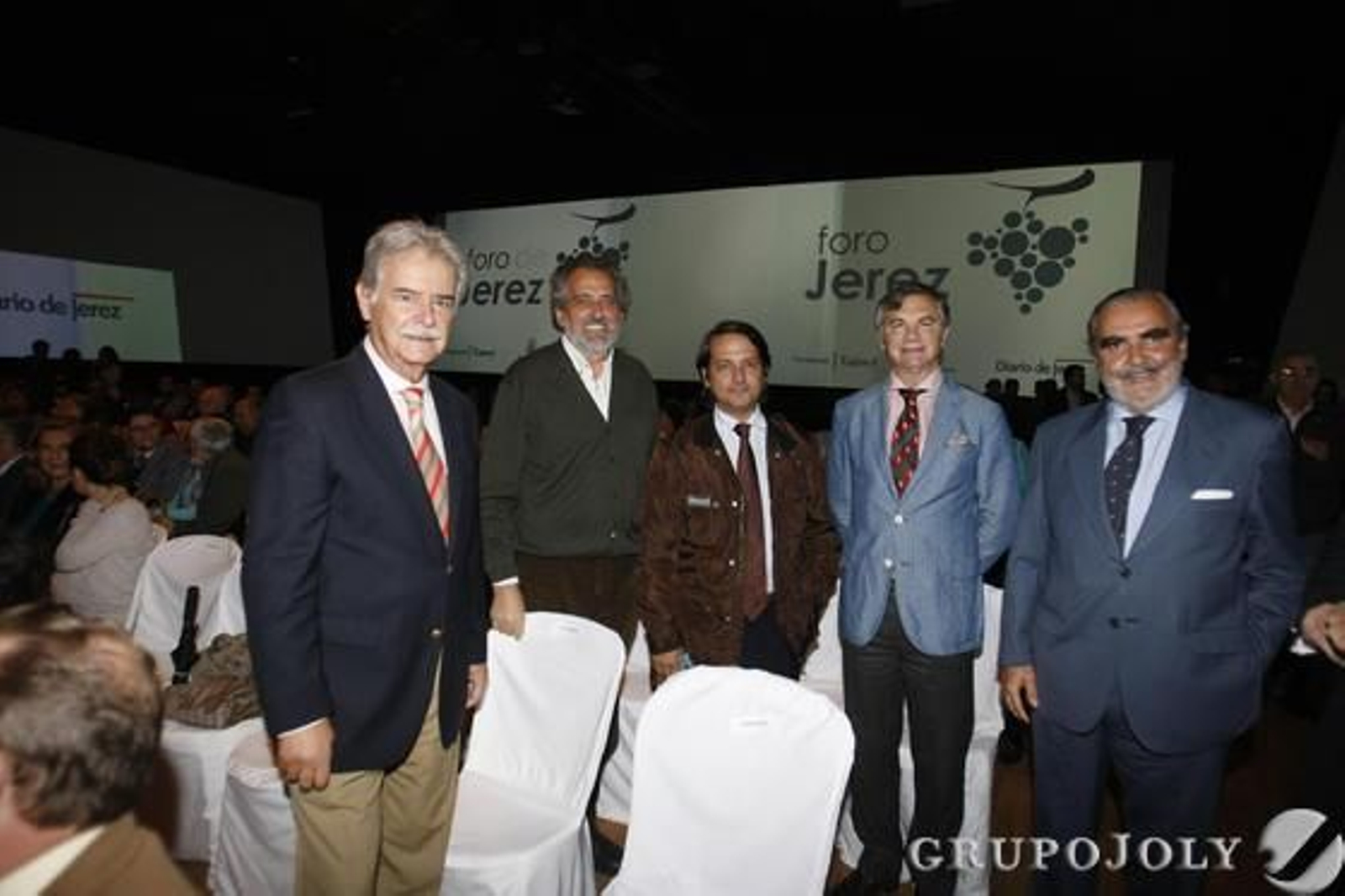 El gerente de Ifeca, Aurelio Sánchez; el director de Proyecto Hombre, Luis Bononato; el director provincial de DKV Seguros, Antonio Vila; el abogado Jesús Rodríguez; y el presidente del Consejo Regulador del Brandy, Evaristo Babé.

Foto: Pascual · Vanesa Lobo