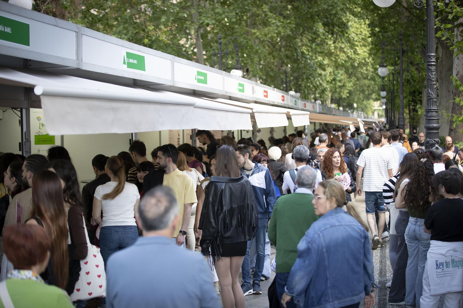 Así ha vivido Granada el primer día de la Feria del Libro