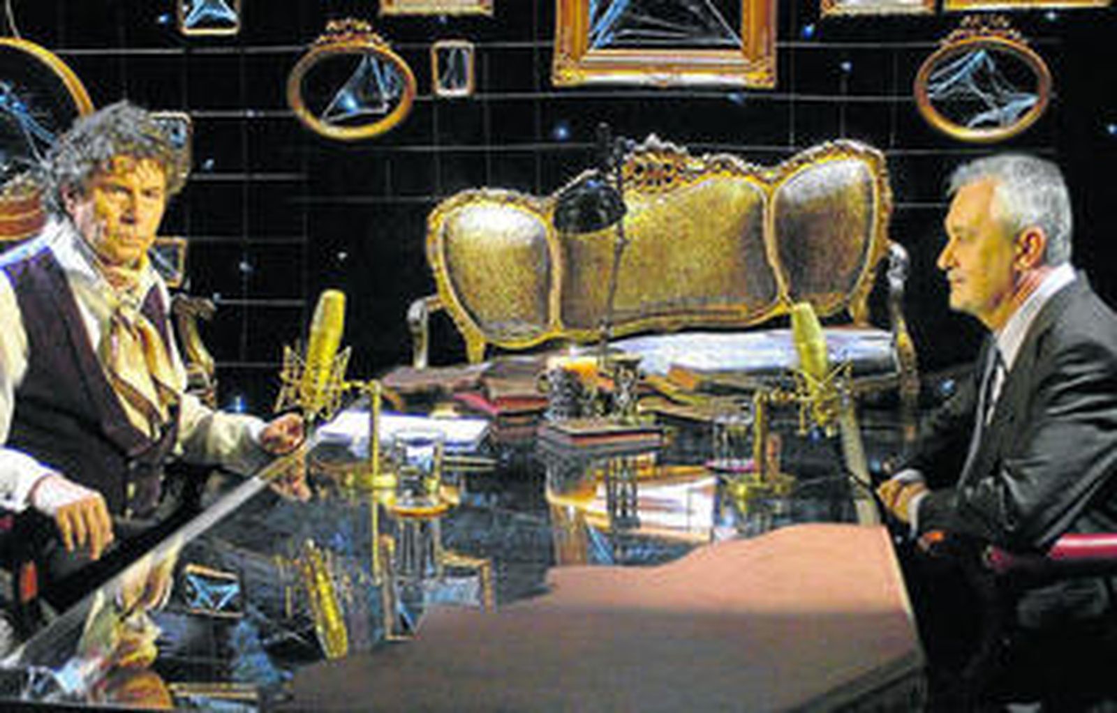 Jesús Quintero, en el nuevo plató de su programa, durante la entrevista a José Antonio Griñán.