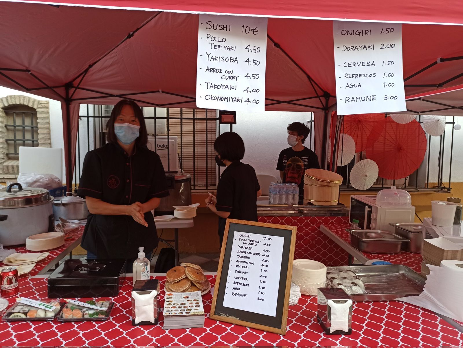 Puesto de gastronomía en la Semana Cultural Japonesa celebrada este mes en Coria del Río.