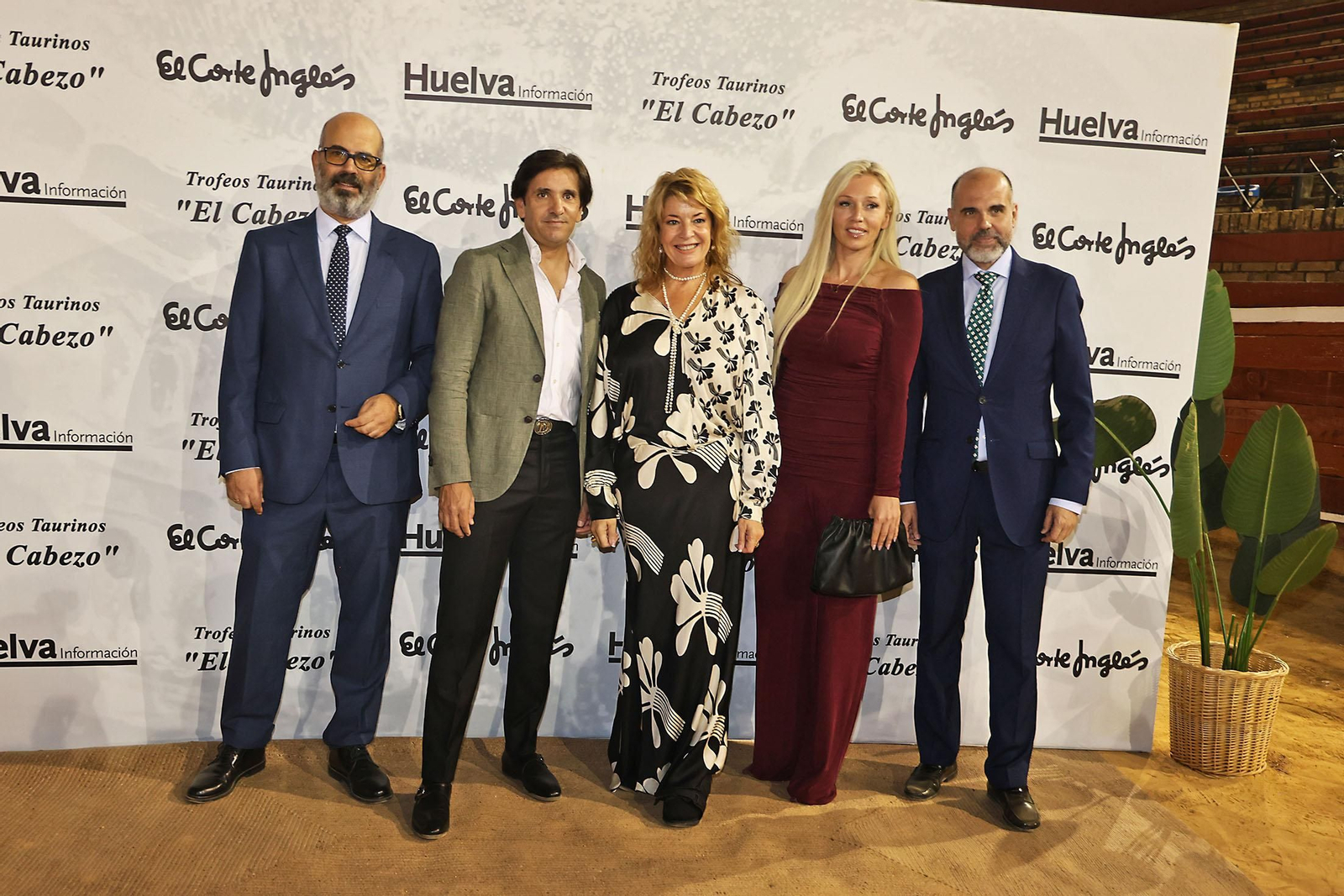 Imágenes del ambiente en la entrega de la XXXII edición de los premios taurinos "El Cabezo"