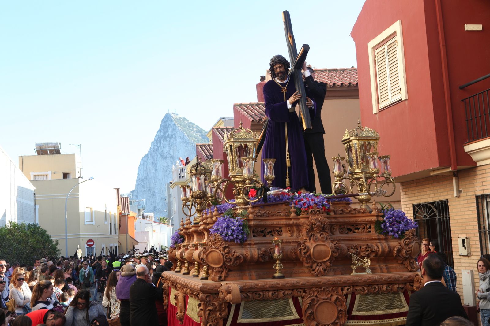 Penas y Dolores, por las calles de La Línea