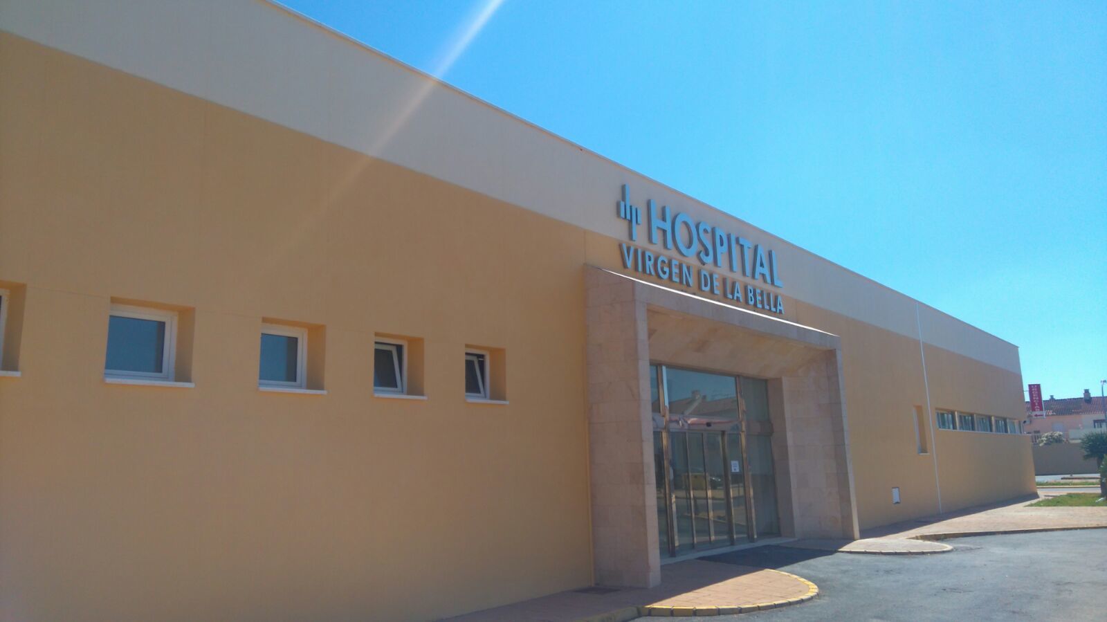 Fachada del hospital Virgen de la Bella de Lepe.