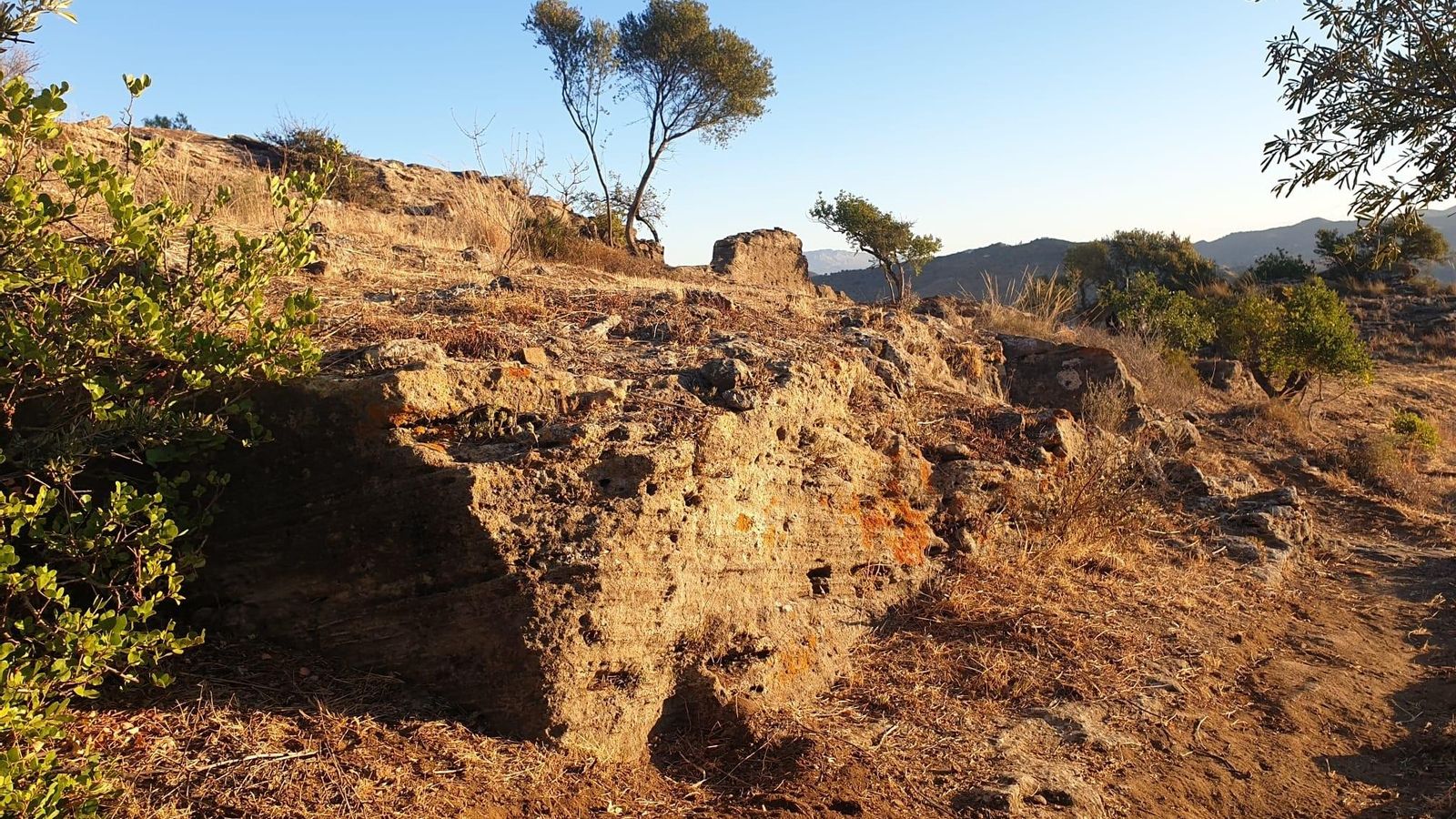 Una construcción de la villa medieval en el paraje de Castillejos de Quintana.