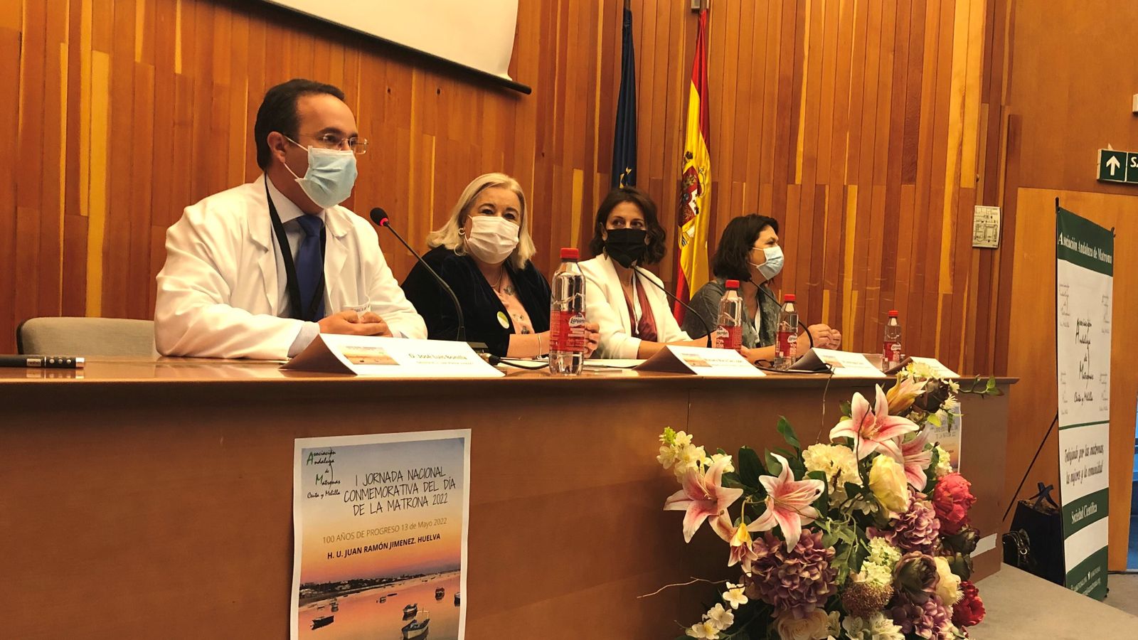 De izquierda a derecha: el director gerente del Hospital Universitario Juan Ramón Jiménez, José Luis Bonilla; la delegada territorial de Salud, Manuela Caro; la presidenta de AAM, Irene Agea; y la vicepresidenta del Colegio Oficial de Enfermería, Patricia Mauri.