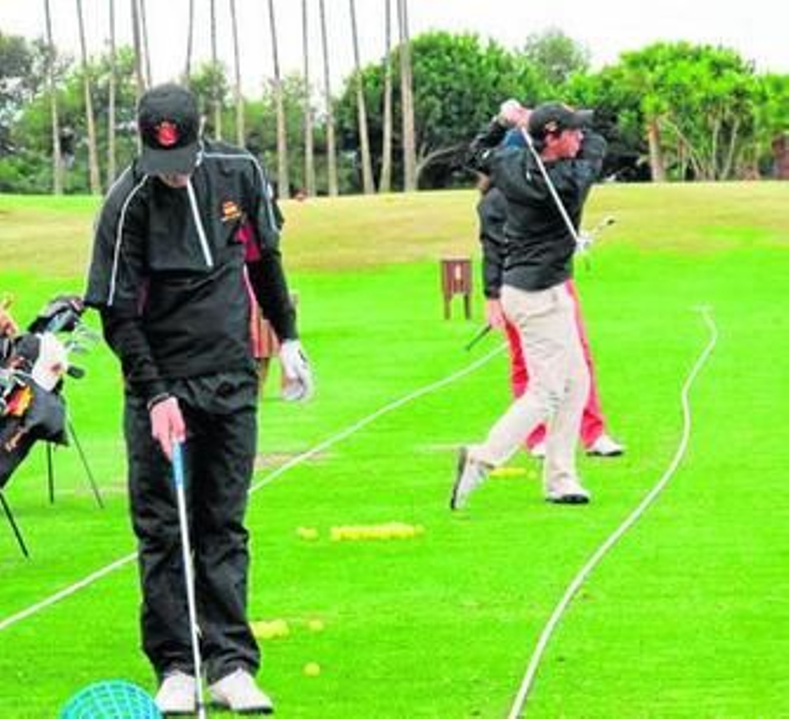 Dos golfistas, en la jornada de ayer en La Reserva.