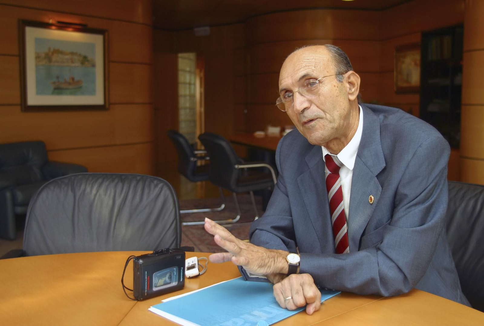Muere Juan del Águila, el almeriense fundador de Cajamar Muere Juan del Águila, el almeriense fundador de Cajamar