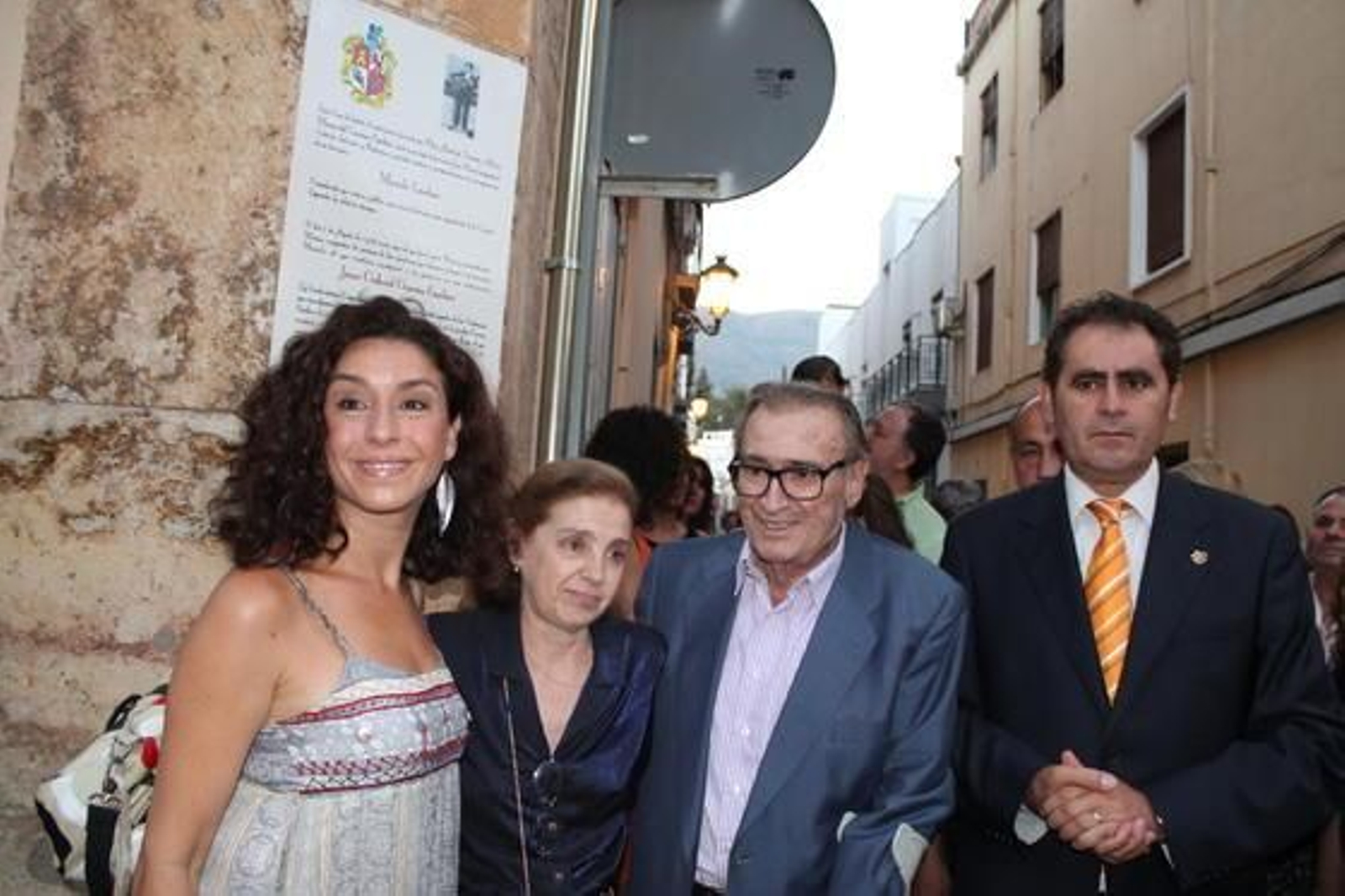 En la inauguración de un azulejo en El Ejido.