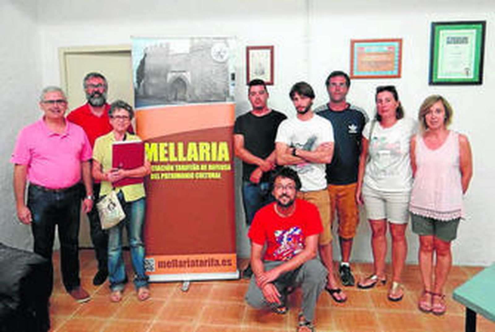 La nueva directiva de Mellaria posa en una foto de grupo.