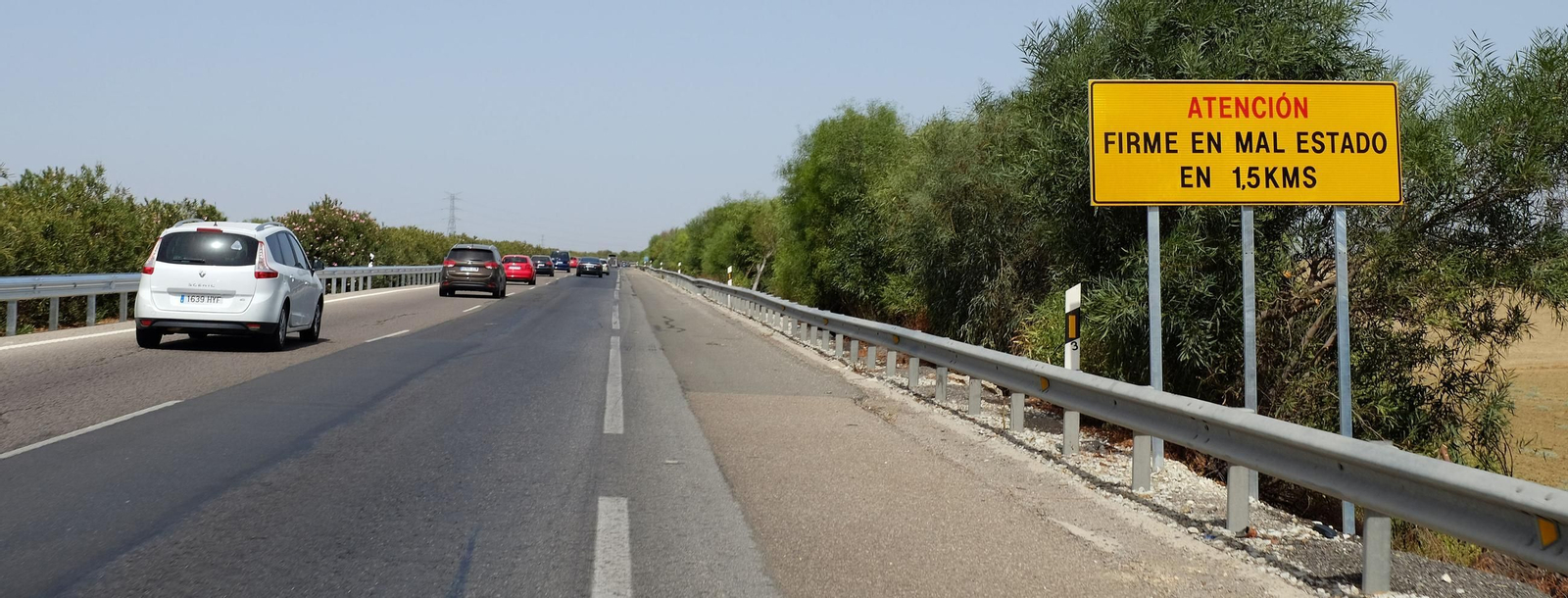 La autovía A-66 en un tramo con el firme en mal estado.