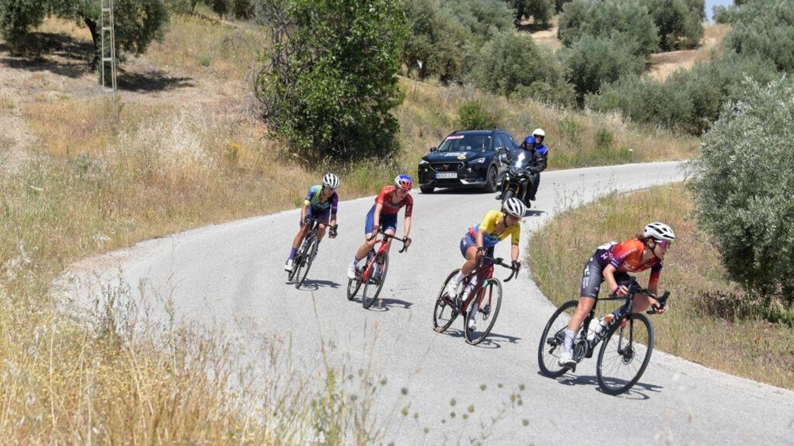 Las calles de Otura se llenaron de ciclistas de élite mundial.