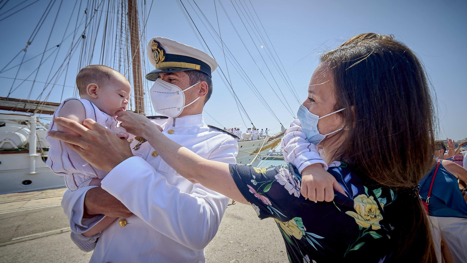 Recibimiento al buque escuela de la Armada española 'Juan Sebastián de Elcano'