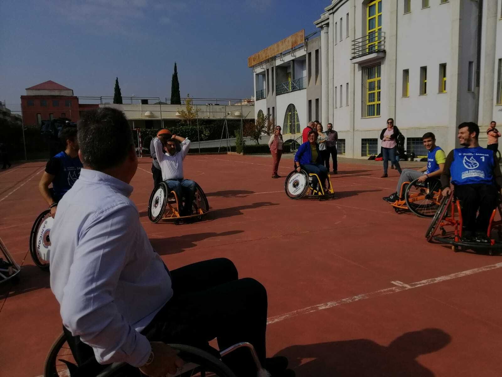 Marcial Gómez durante su participación en un partido de baloncesto en silla de ruedas.