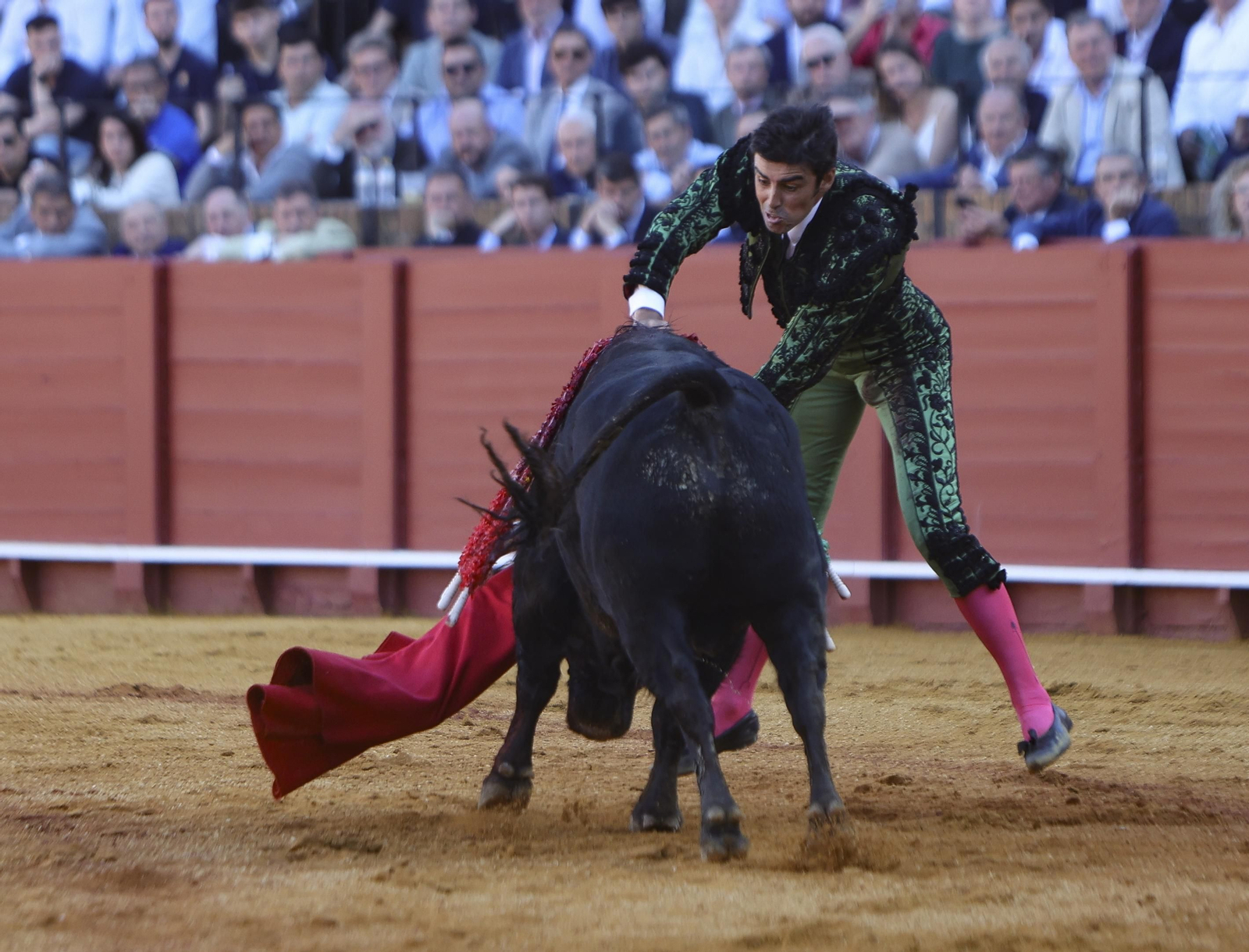 Las mejores fotos de la corrida de toros de Miguel Ángel Perera, Paco Ureña y Borja Jiménez