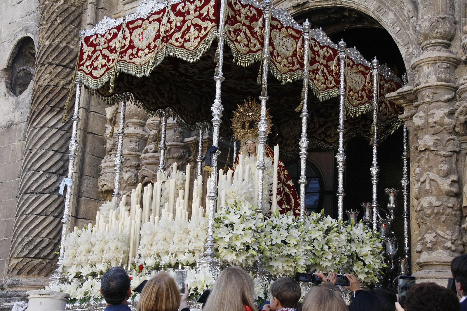 Nuestra Señora de La Piedad saliendo de la Basílica Menor en el año 2018.