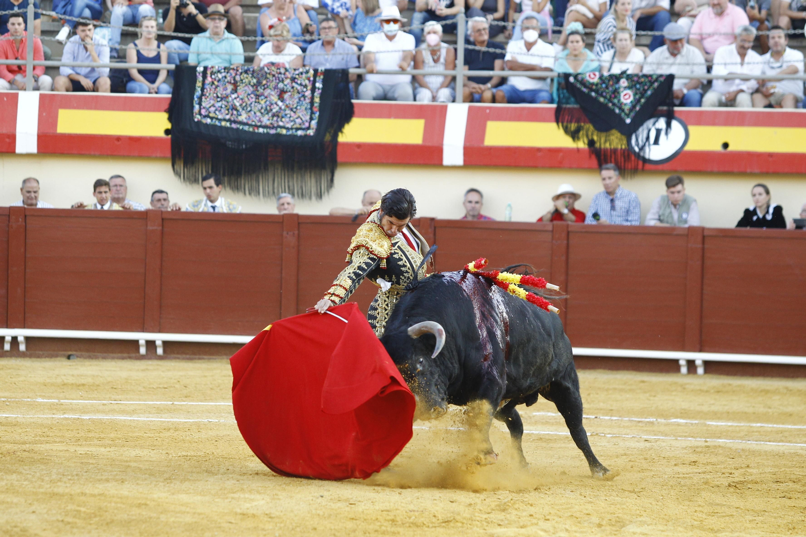 Imágenes de la corrida de toros de la Feria de Vera, con Morante de la Puebla, Emilio de Justo y Pablo Aguado