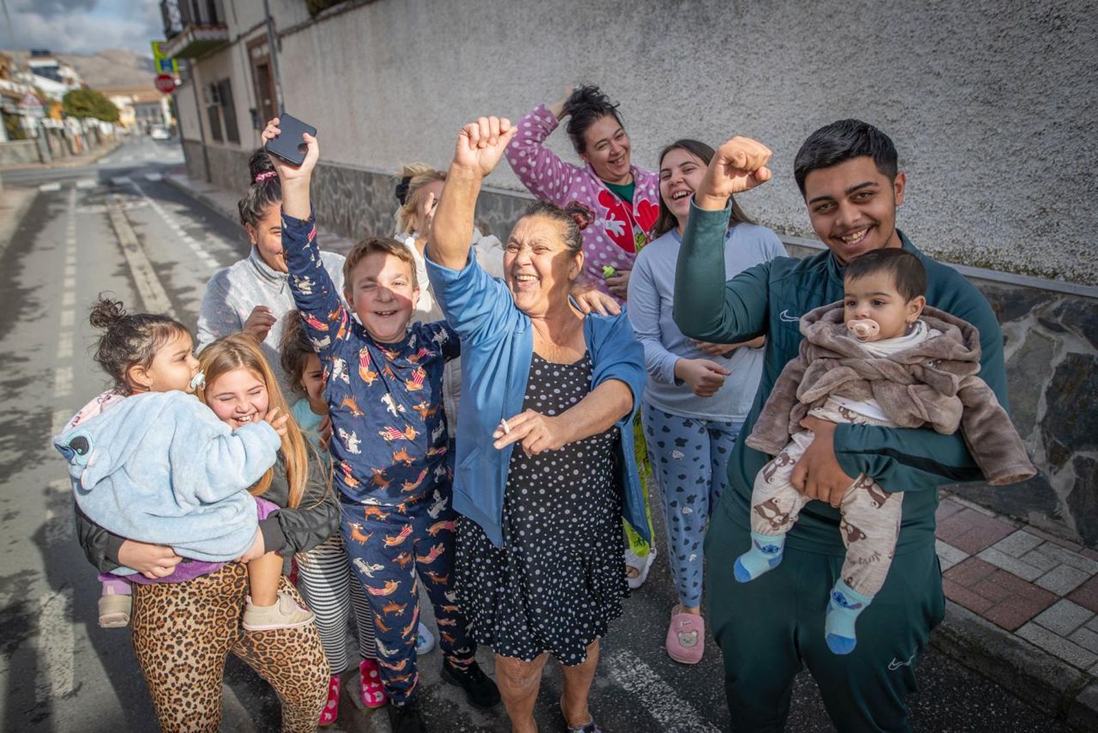 Las imágenes de la euforia en Santa Fe tras los 25 millones que deja la Lotería de Navidad