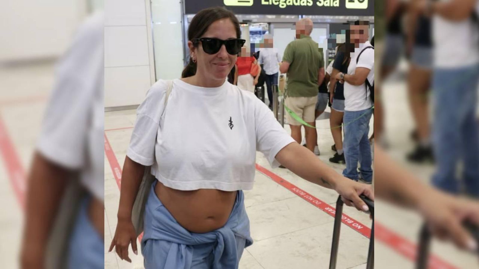 Anabel Pantoja, embarazada en el aeropuerto