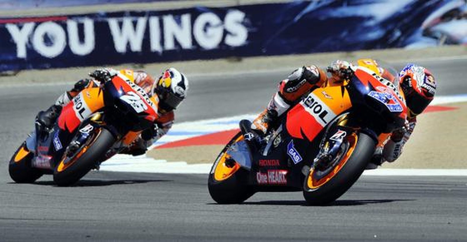 Stoner doblega a Lorenzo y aumenta su ventaja en el mundial

Foto: EFE