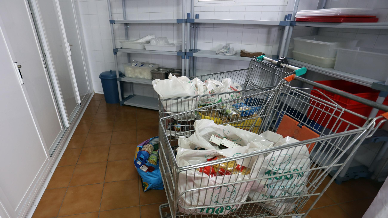 El Comedor El Salvador empieza a recibir ayuda tras su petición de alimentos.