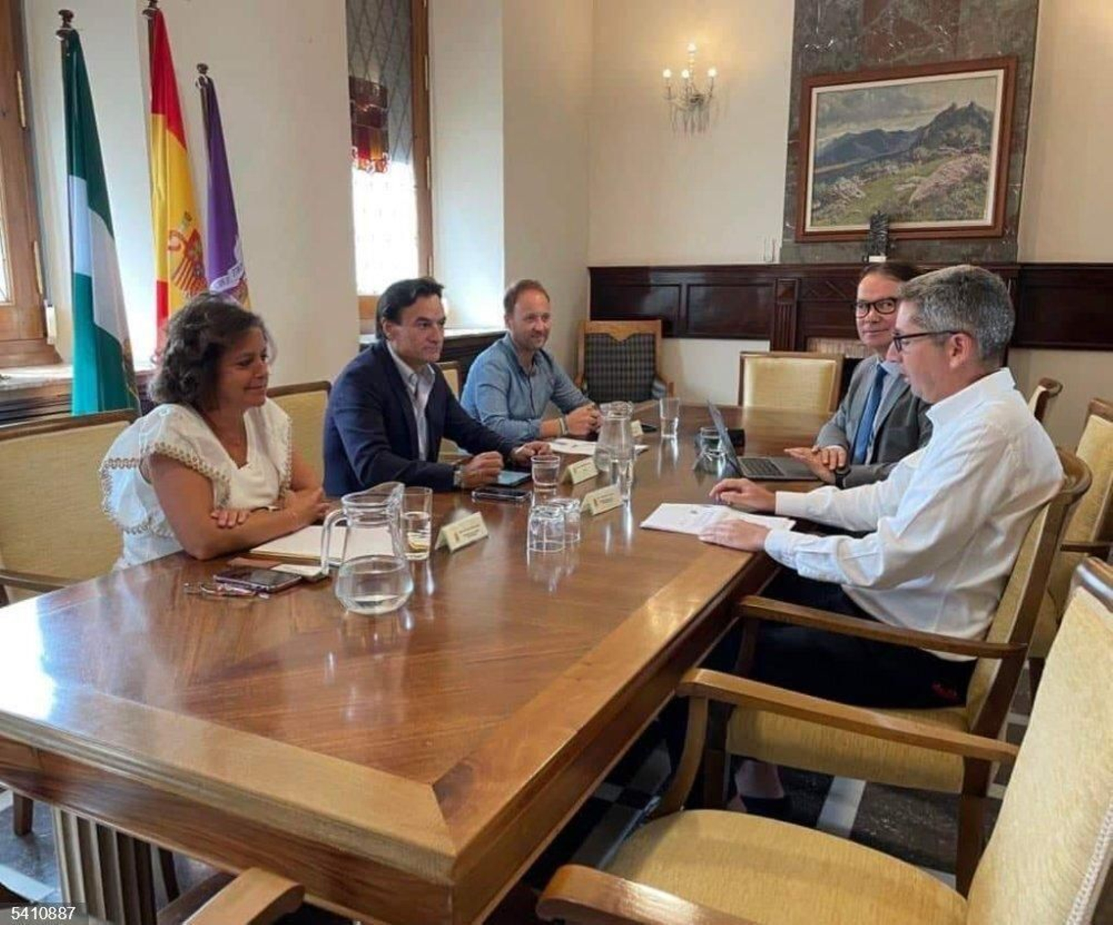 Reunión entre representantes del PP y JMM.