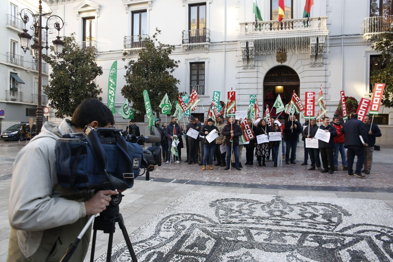 Los trabajadores en una de las protestas en la Plaza del Carmen.