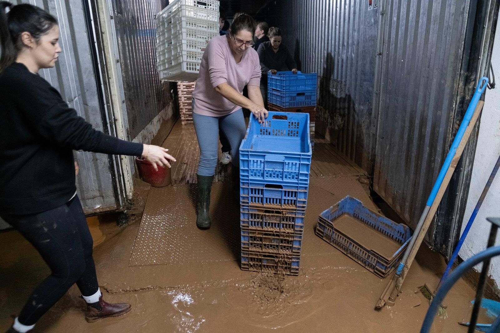Riada de lodo y piedras en Jimera de Líbar, en fotos