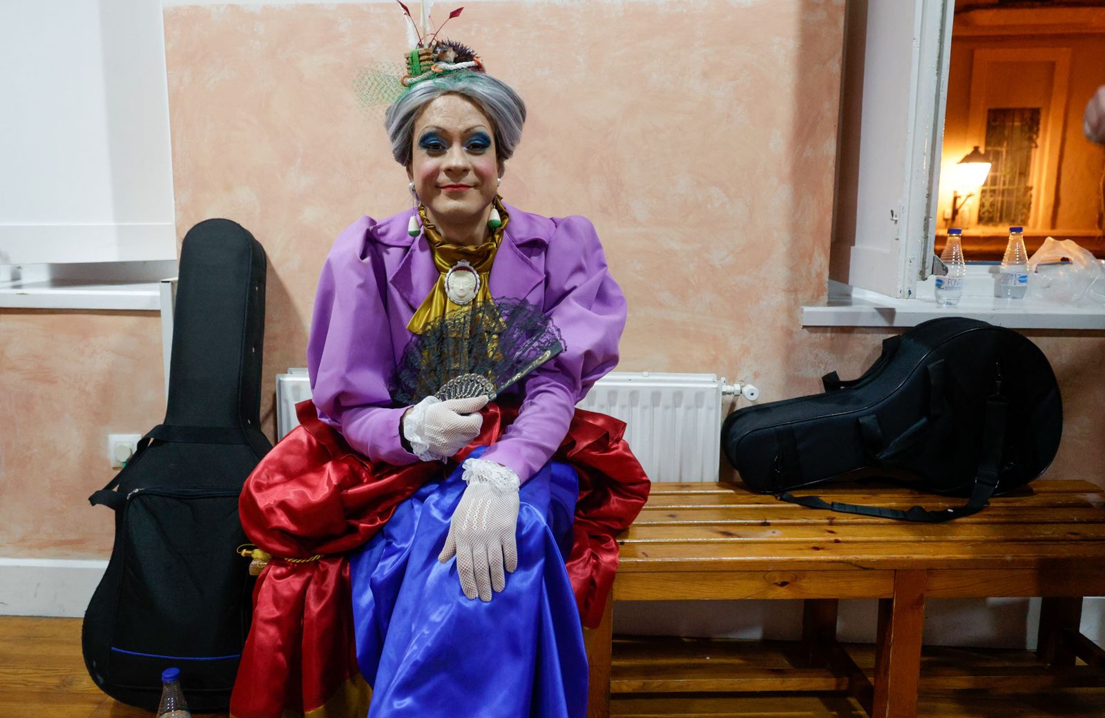 El coro 'La dama de Cádiz' en camerinos