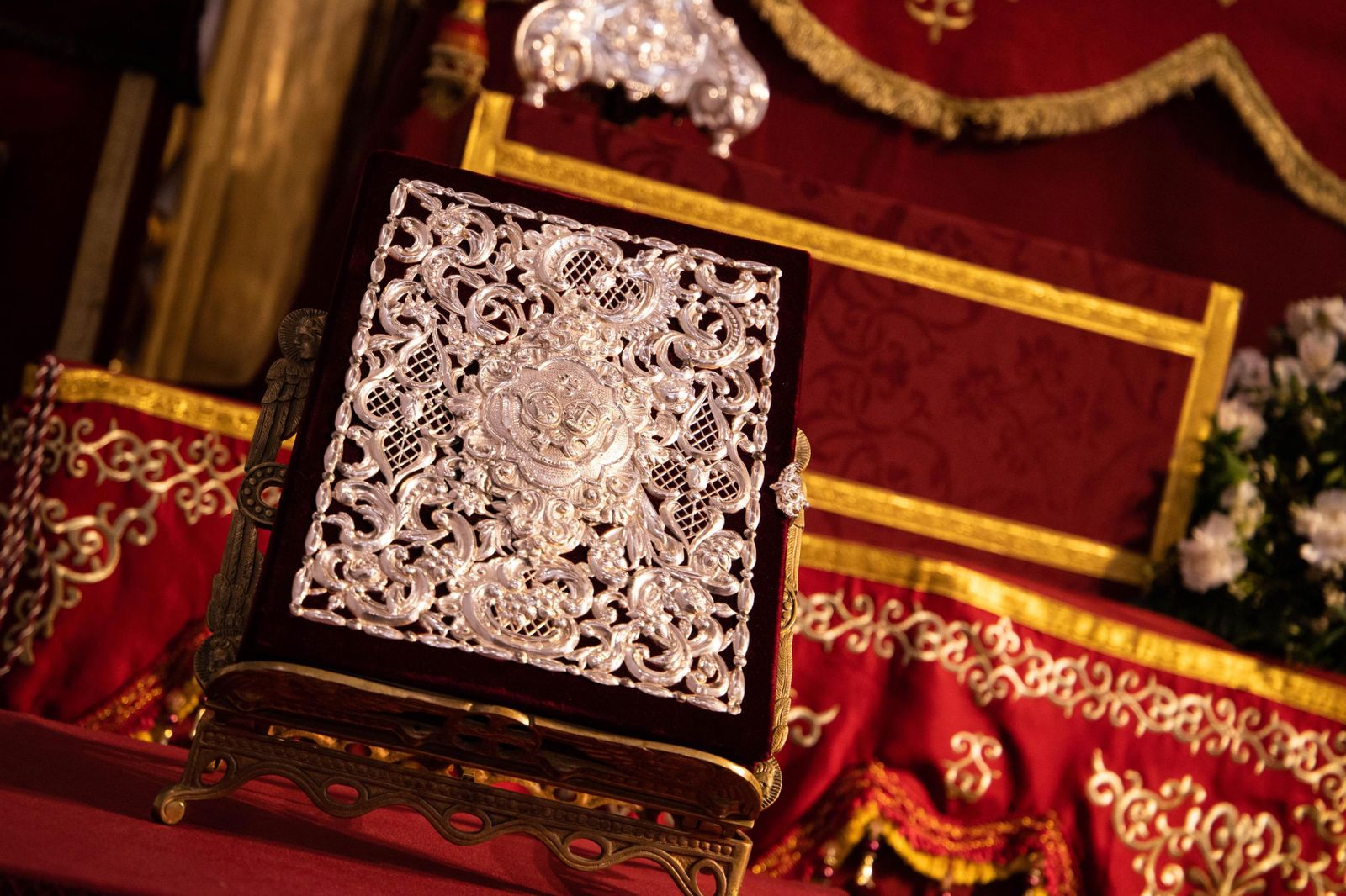 La exposición de la Hermandad de los Favores, en imágenes