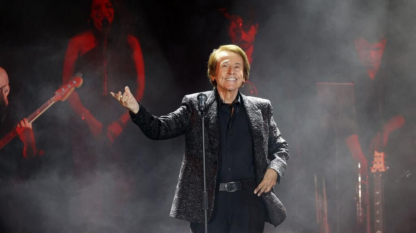 Raphael, durante el concierto que ofreció en Jerez el verano pasado.