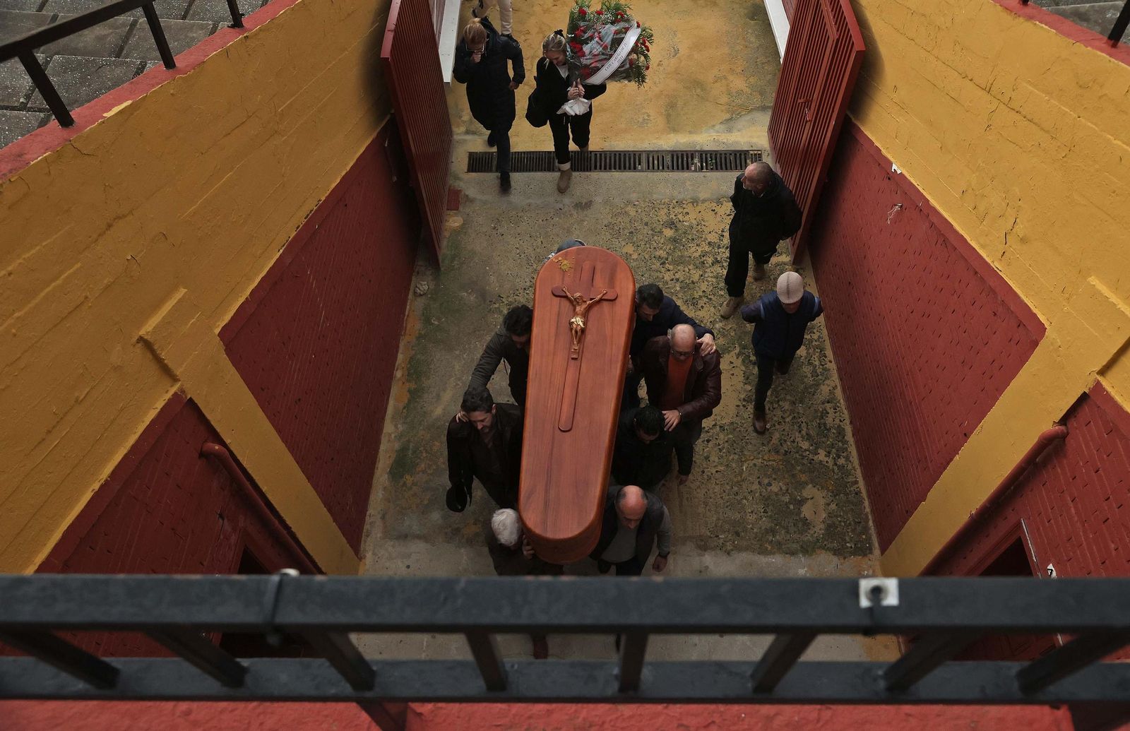 El último adiós al 'Niño de las Coles' en la plaza de toros de Las Palomas, en imágenes