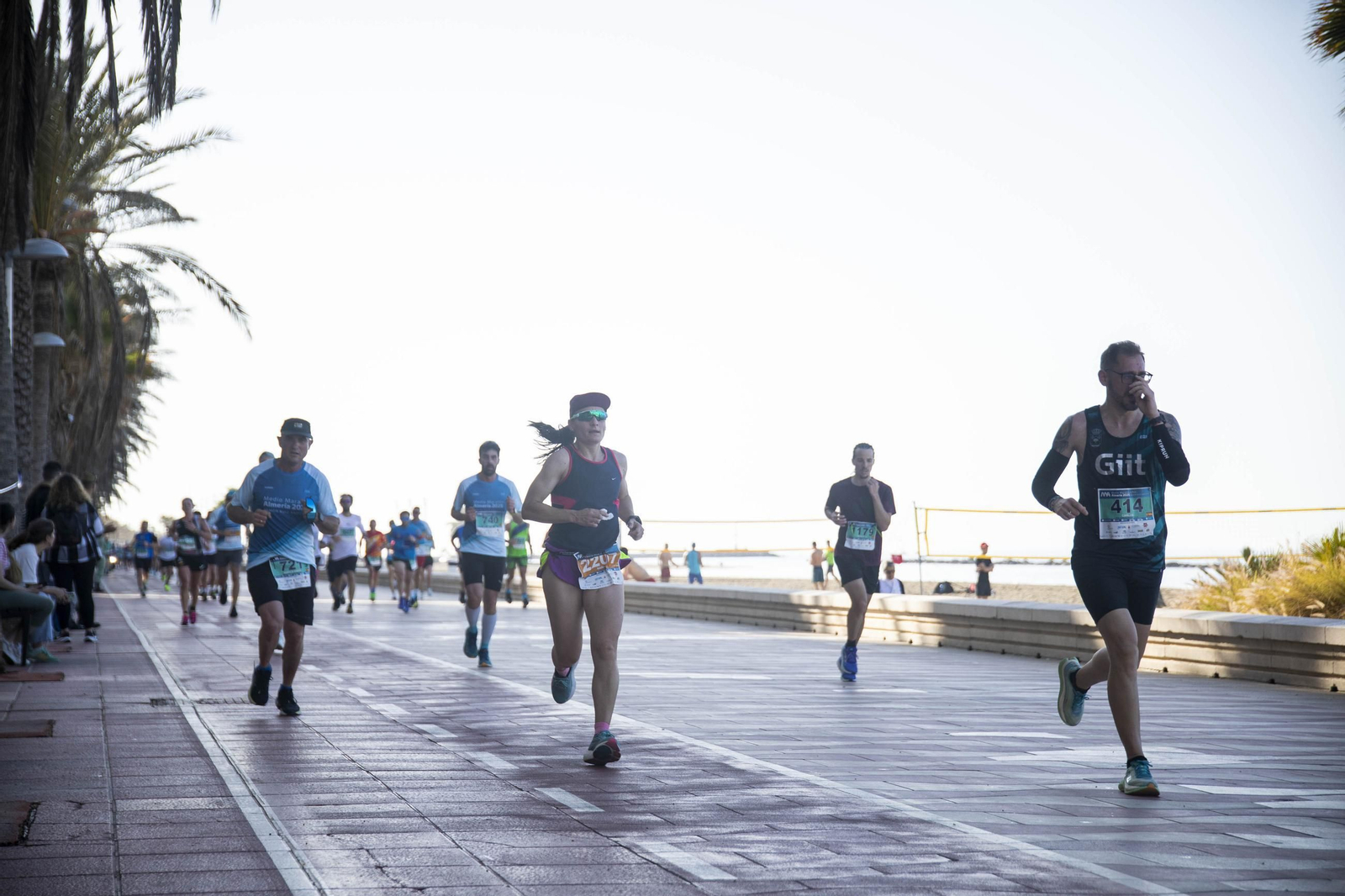 El Medio Maratón de Almería 2025, en imágenes
