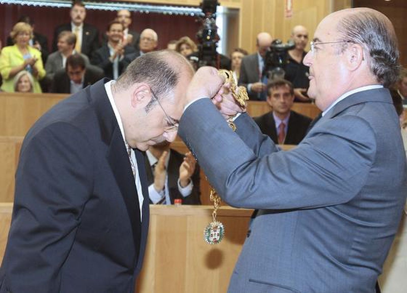 Sebastián Pérez es investido como nuevo presidente de la Diputación de Granada


Foto: Mar?de la Cruz