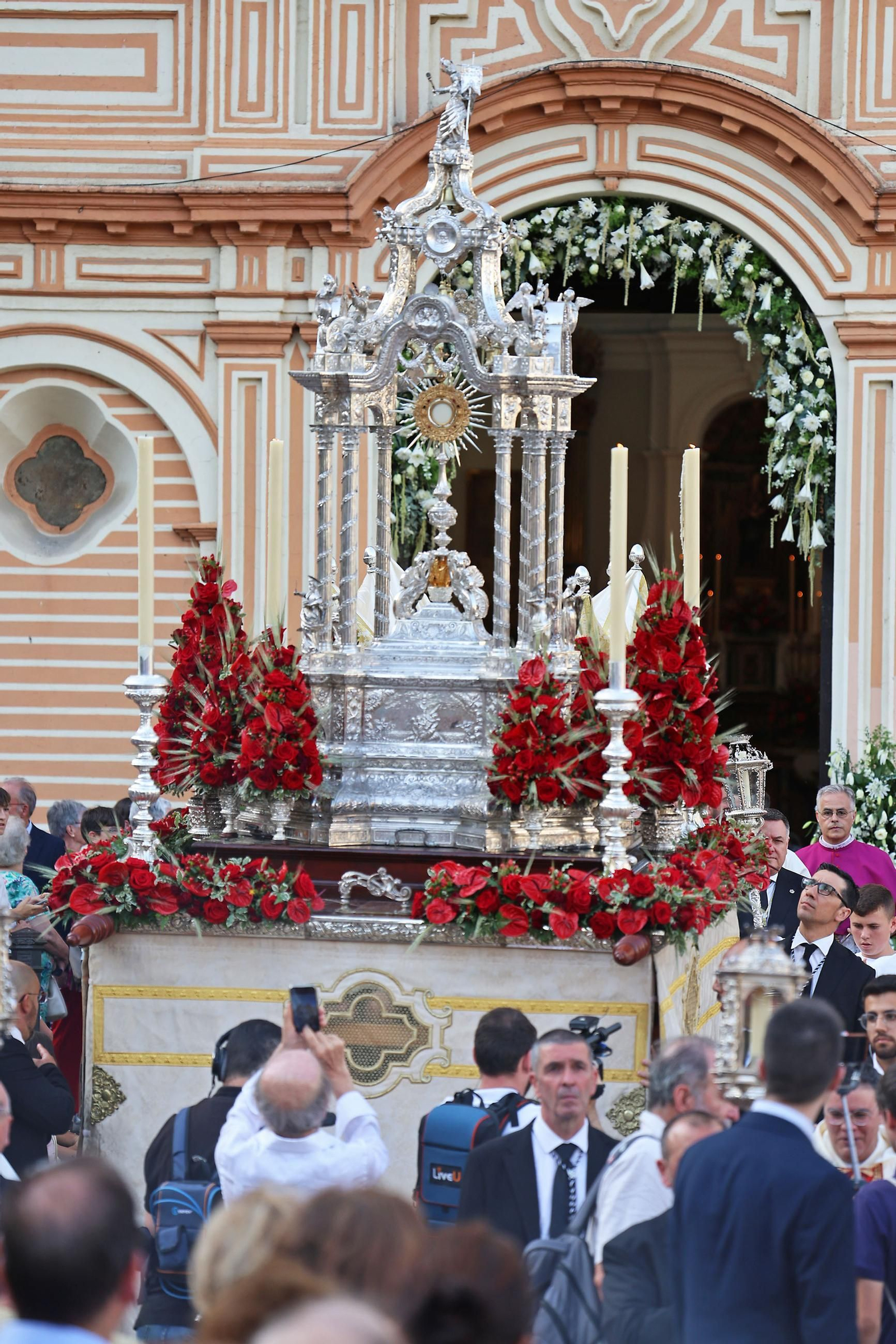 Imágenes de la procesión del Corpus Christi por las calles de Huelva