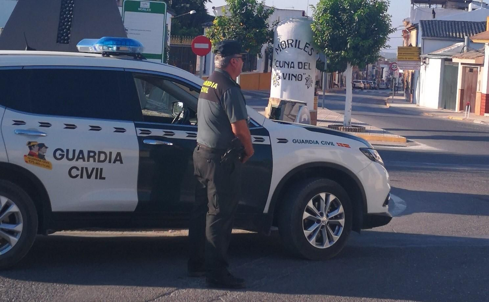 Una patrulla de la Guardia Civil en Moriles. Una patrulla de la Guardia Civil en Moriles.