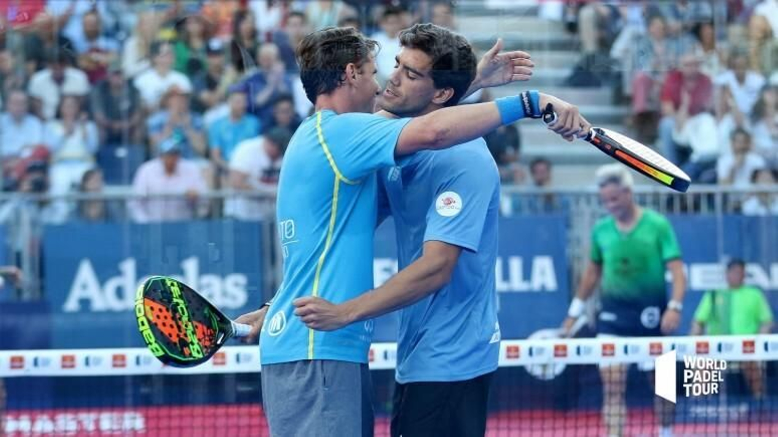 Paquito Navarro (i) y Juan Lebrón se felicitan tras meterse en otra final en la Plaza Mayor de Valladolid.