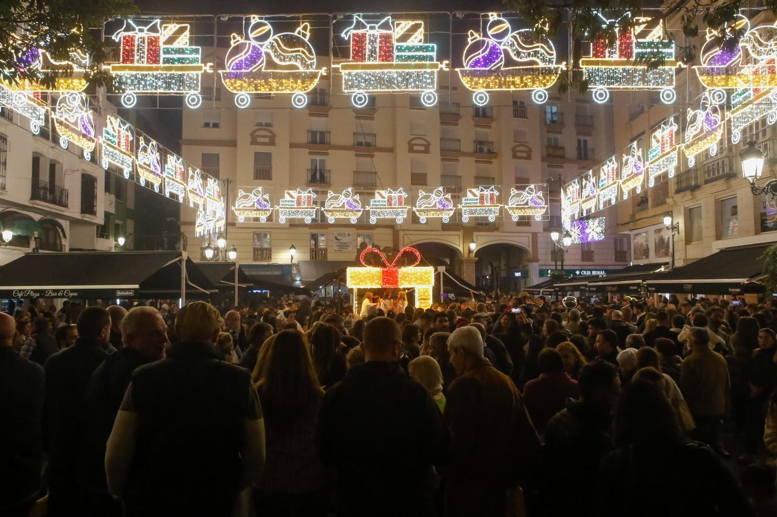 Las fotos del encendido del alumbrado navideño en La Línea Las fotos del encendido del alumbrado navideño en La Línea